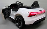 Auto elettrica per bambini AUDI E-tron GT bianco